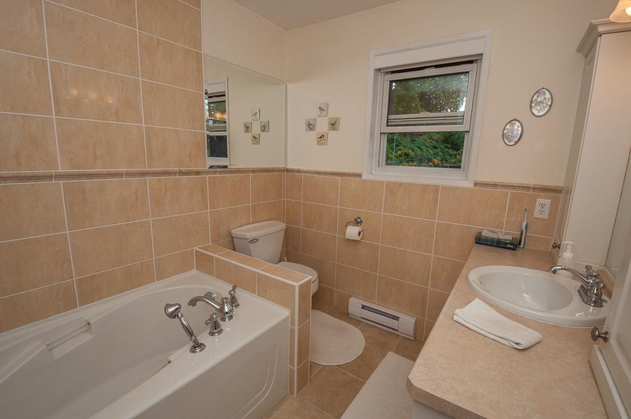 Laurel'S Cottage By Elevate Rooms Qualicum Beach Dış mekan fotoğraf